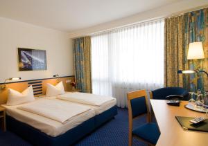 Postel nebo postele na pokoji v ubytování Superior Hotel Präsident