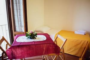 A bed or beds in a room at L'Antica Passolara