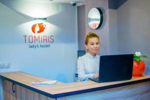 Ο χώρος του λόμπι ή της ρεσεψιόν στο Tomiris Lady's Capsul hostel only for women