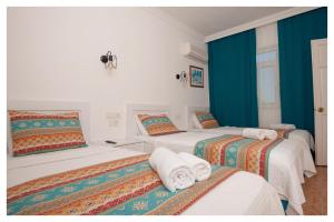 Postel nebo postele na pokoji v ubytování Mavi Yaprak Hotel