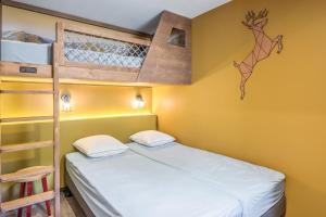 a bedroom with a bunk bed and a ladder at Residence Arietis - maeva Home in Avoriaz