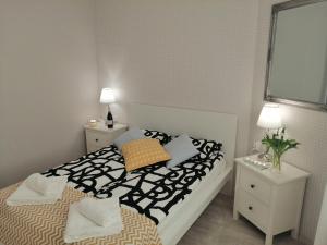 Кровать или кровати в номере Cicha Przystań - Apartamenty Wyspa Solna