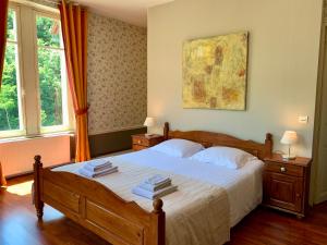 Un pat sau paturi într-o cameră la Villa St. Hubert