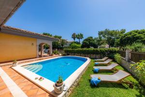 The swimming pool at or close to Ca Na Rosa