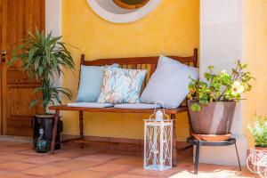 A seating area at Ca Na Rosa