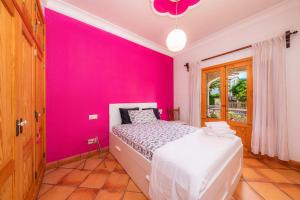 A bed or beds in a room at Ca Na Rosa