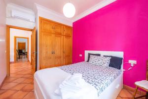 A bed or beds in a room at Ca Na Rosa