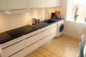 Η κουζίνα ή μικρή κουζίνα στο Next to New Harbor / 3 BR & 2 Bath Rooms +13 φωτογραφίες