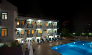 Bazén v ubytování Mavi Yaprak Hotel nebo v jeho okolí