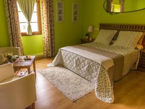 A bed or beds in a room at Casa Ceferinos