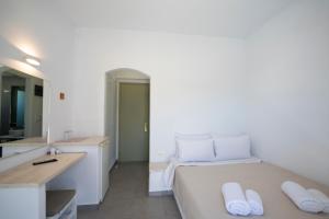 Postel nebo postele na pokoji v ubytování Hotel Galini Sifnos