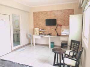 A kitchen or kitchenette at Chia Yun Homestay