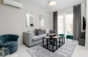 een woonkamer met een bank en een blauwe stoel bij Luxury Villa MetraMaris1 in Malinska