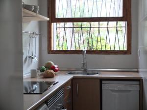 Köök või kööginurk majutusasutuses Entre Pinos P1 Beach Apartment