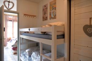サン・ジェルヴェ・レ・バンにあるSavranの二段ベッドが備わるドミトリールームのベッド1台分です。