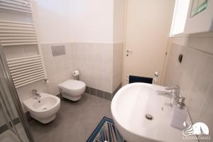 Kúpeľňa v ubytovaní Central Suite Moniga