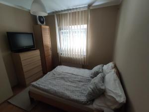 A bed or beds in a room at Star apartman