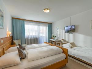 Letto o letti in una camera di Hotel Baumgarten & Chalet Baumgarten