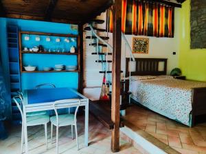 a bedroom with a table and a bed at Podere le Muricce in Cavriglia