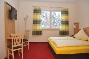 Tempat tidur dalam kamar di Pension Waldschloesschen