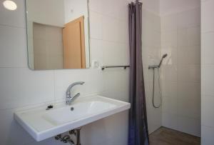 Koupelna v ubytování Apartments ZINA + 37 fotografií