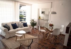 Gallery image of Casa Blanca Beach Apartment in Torredembarra