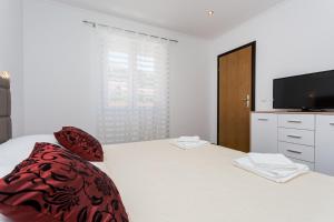 Postel nebo postele na pokoji v ubytování Apartments Anna I
