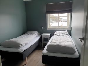 Postel nebo postele na pokoji v ubytování Bensvik Brygge