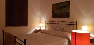 En eller flere senge i et værelse på Case Vacanza Confort Liotta con WIFI free