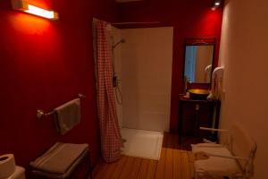 Koupelna v ubytování Hôtel Ilargi
