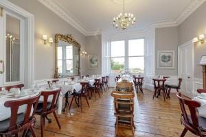 A restaurant or other place to eat at The Inverleith
