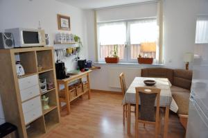 a kitchen and living room with a table and a couch at Ferienwohnung Naurod in Wiesbaden