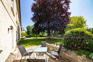 a patio with chairs and a table and a fence at Edelburg 3 - Ferienwohnung in Hemer
