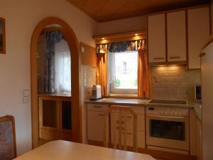 Kuchyň nebo kuchyňský kout v ubytování Ferienhaus Berger