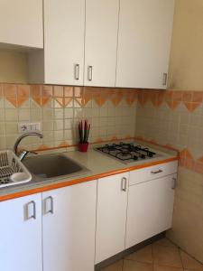 Kuchyň nebo kuchyňský kout v ubytování A Cammarella holiday house