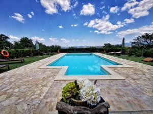 Bazén v ubytování Agriturismo I Casamenti nebo v jeho okolí