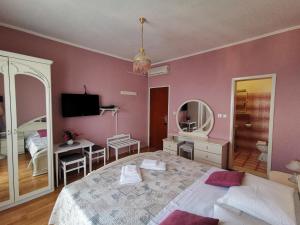 Ein Bett oder Betten in einem Zimmer der Unterkunft House Smajić