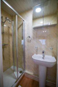 Ένα μπάνιο στο Fennec Apartments