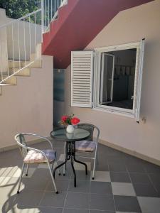 Ein Balkon oder eine Terrasse in der Unterkunft House Smajić