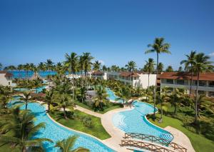 una vista aerea della piscina del resort di Dreams Royal Beach Punta Cana - All Inclusive a Punta Cana