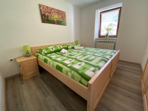 Кровать или кровати в номере Apartmaji Mausi
