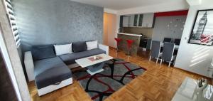 Kuchyň nebo kuchyňský kout v ubytování KIKI LUX Apartment