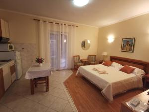Ein Bett oder Betten in einem Zimmer der Unterkunft House Smajić