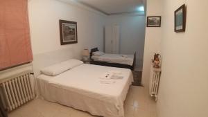 a small bedroom with two beds and a window at Görkemli Hotel in Istanbul