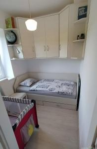 Postel nebo postele na pokoji v ubytování Pure nature coastal apartment VLASTA