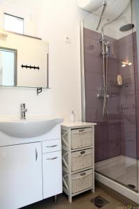 Koupelna v ubytování Pure nature coastal apartment VLASTA