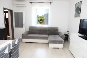 TV a/nebo společenská místnost v ubytování Pure nature coastal apartment VLASTA