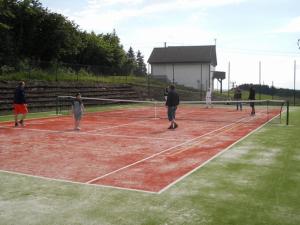 Tenis a/nebo squash v ubytování Hotel Sirákov nebo okolí