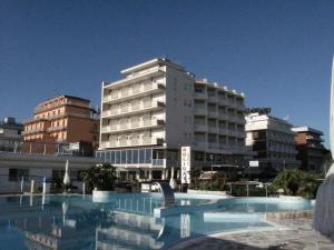 Bazén v ubytování Hotel Benini nebo v jeho okolí