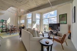 Gallery image of Spectacular Views in Contemporary Two Story Condo in Nashville